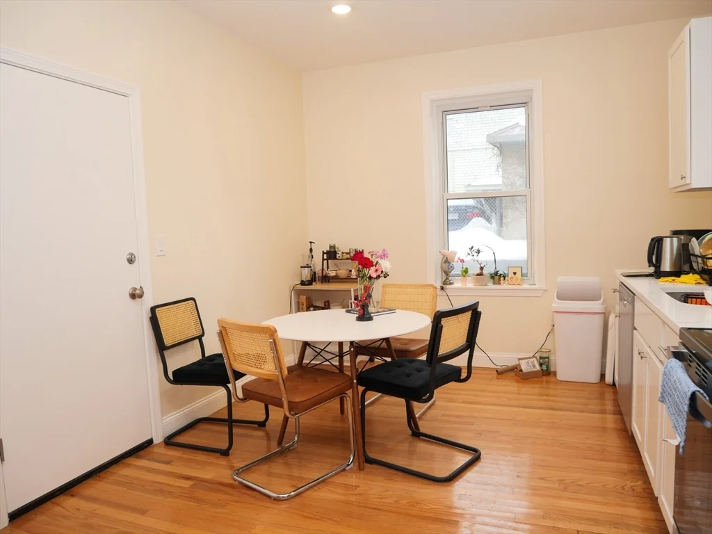 3 bed, 1 bath apartment for rent at 10 Beals Unit 2, Coolidge Corner — photo 5 of 11