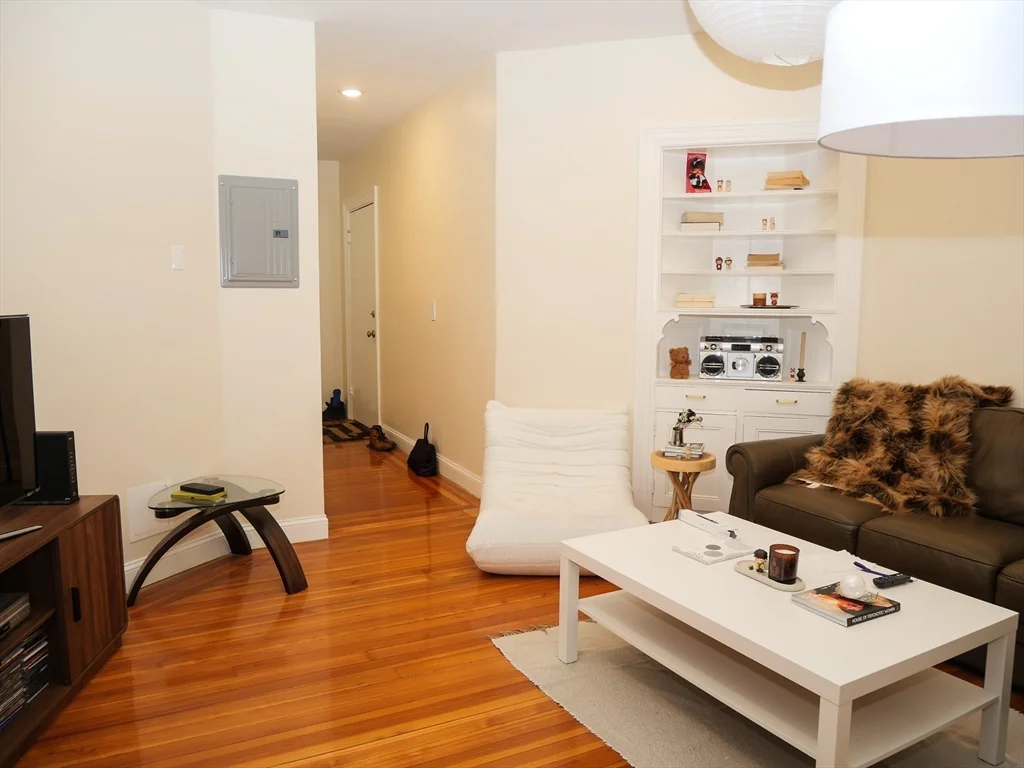 3 bed, 1 bath apartment for rent at 10 Beals Unit 2, Coolidge Corner — photo 2 of 11