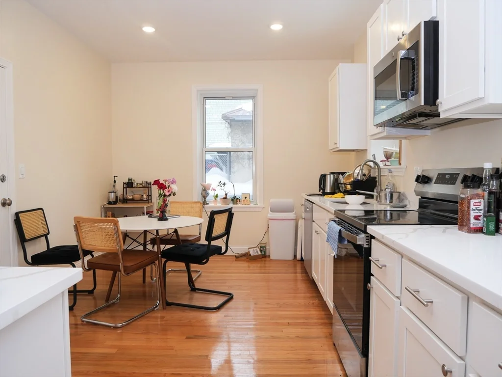 3 bed, 1 bath apartment for rent at 10 Beals Unit 2, Coolidge Corner — photo 3 of 11