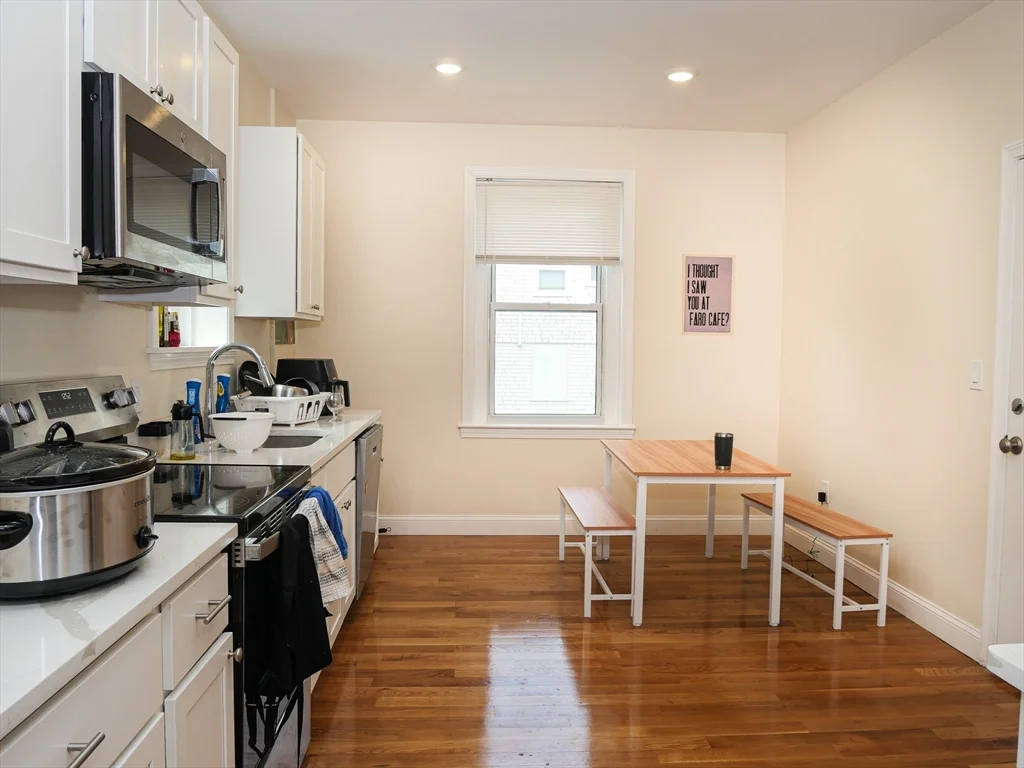 3 bed, 1 bath apartment for rent at 10 Beals Unit 3, Coolidge Corner — photo 1 of 10