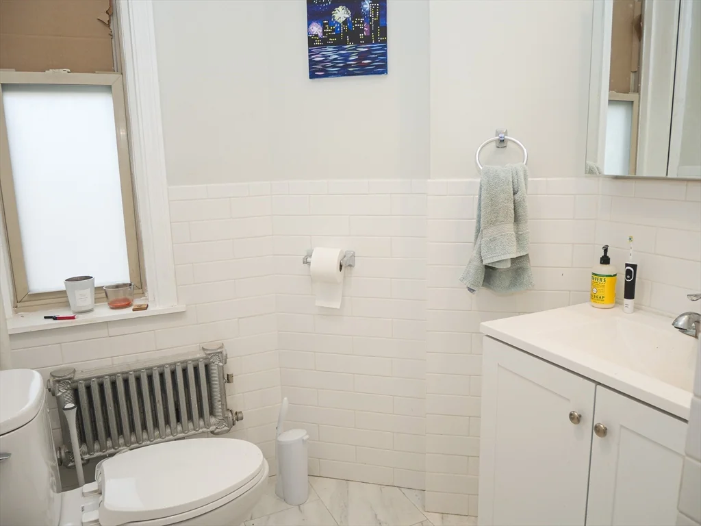 3 bed, 1 bath apartment for rent at 10 Beals Unit 3, Coolidge Corner — photo 6 of 10