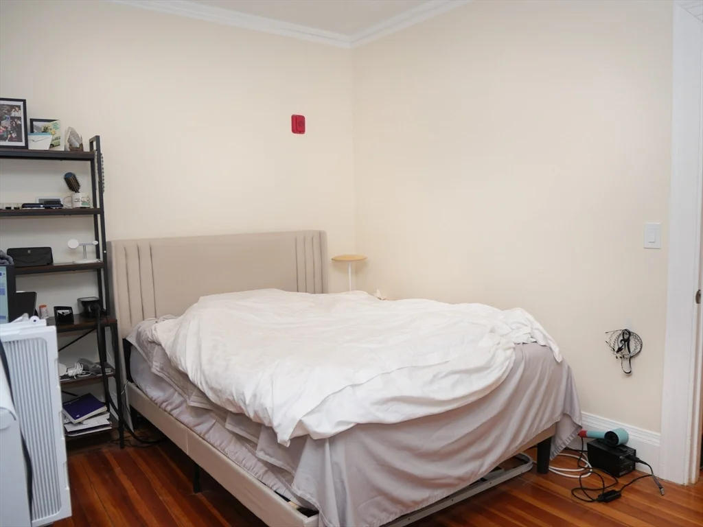 3 bed, 1 bath apartment for rent at 10 Beals Unit 3, Coolidge Corner — photo 4 of 10