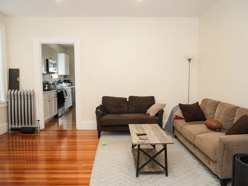 3 bed, 1 bath apartment for rent at 10 Beals Unit 3, Coolidge Corner — photo 3 of 10