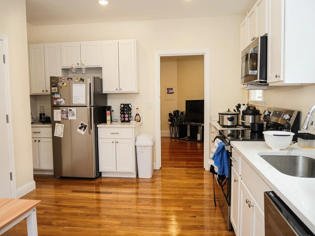 3 bed, 1 bath apartment for rent at 10 Beals Unit 3, Coolidge Corner — photo 2 of 10