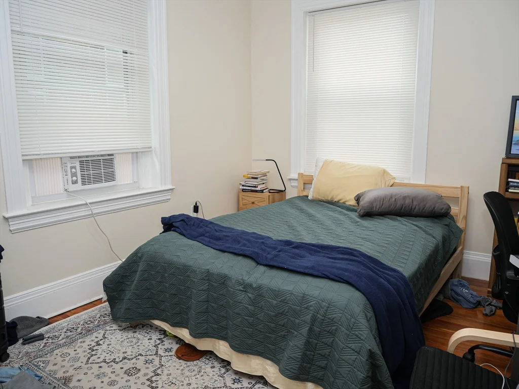 3 bed, 1 bath apartment for rent at 10 Beals Unit 3, Coolidge Corner — photo 9 of 10