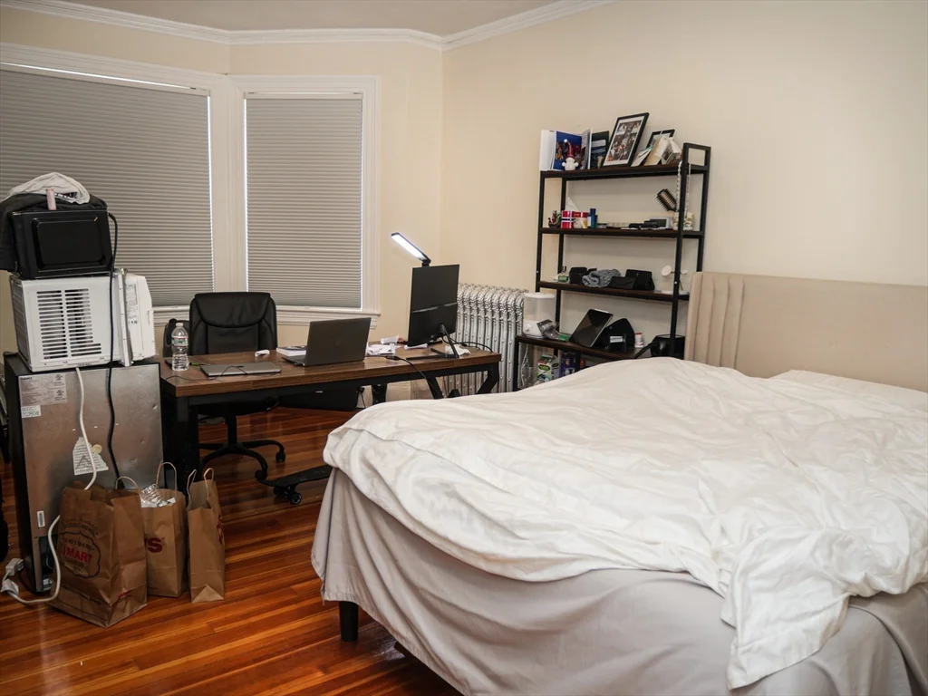 3 bed, 1 bath apartment for rent at 10 Beals Unit 3, Coolidge Corner — photo 5 of 10