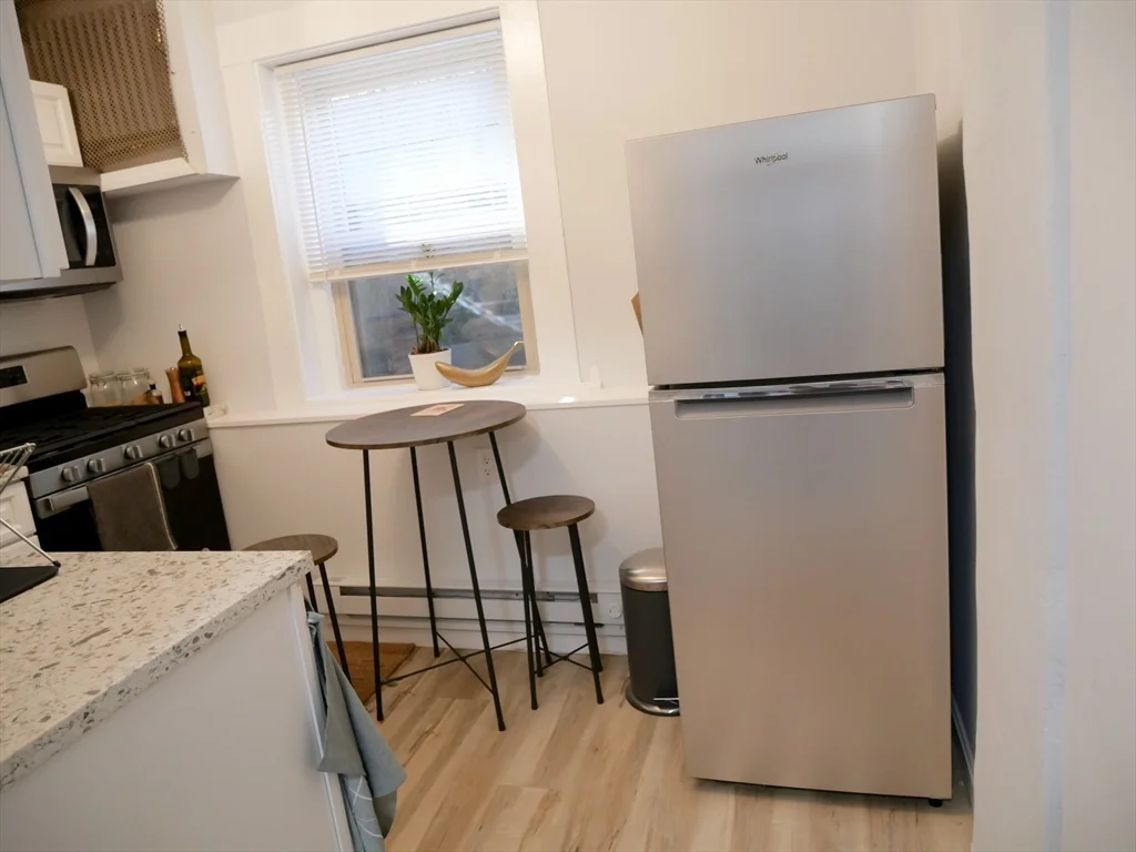 Studio bed, 1 bath apartment for rent at 10 Beals Unit B1, Coolidge Corner — photo 3 of 8