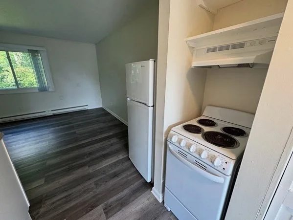 Studio bed, 1 bath apartment for rent at 10 Belchertown Rd Unit 18, Amherst — photo 3 of 7