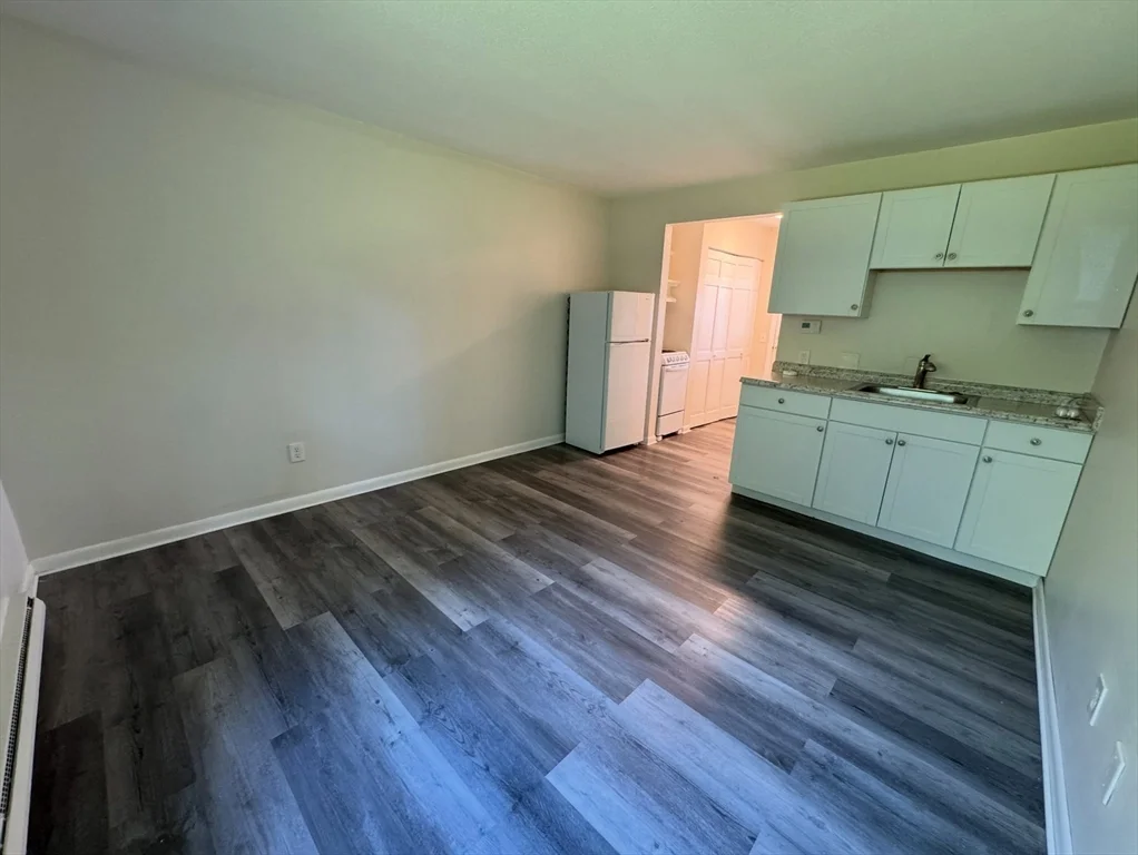 1 bed, 1 bath apartment for rent at 10 Belchertown Rd Unit 7, Amherst — photo 2 of 6