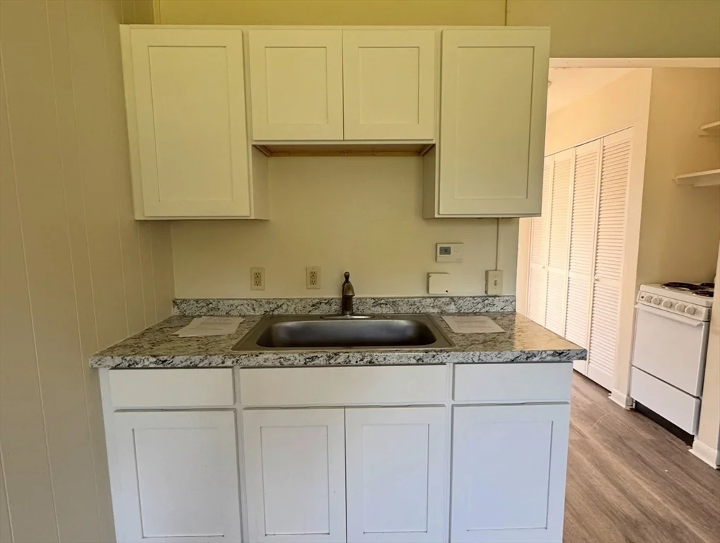 1 bed, 1 bath apartment for rent at 10 Belchertown Rd Unit 7, Amherst — photo 4 of 6