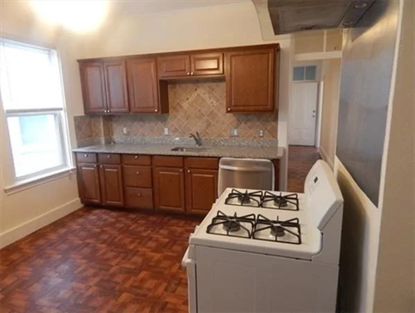 3 bed, 1 bath apartment for rent at 10 Bellflower St Unit 2, Dorchester — photo 6 of 17