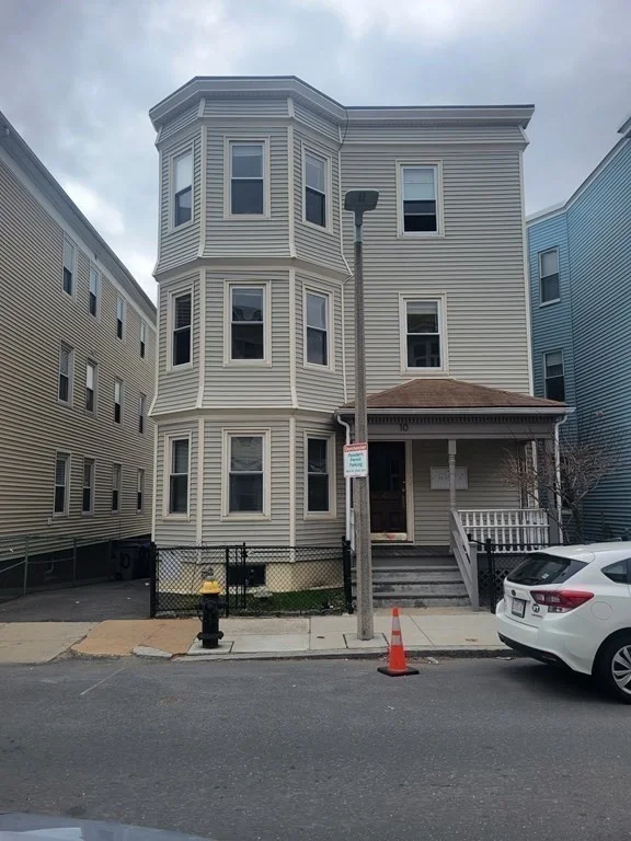 3 bed, 1 bath apartment for rent at 10 Bellflower St Unit 2, Dorchester — photo 2 of 17