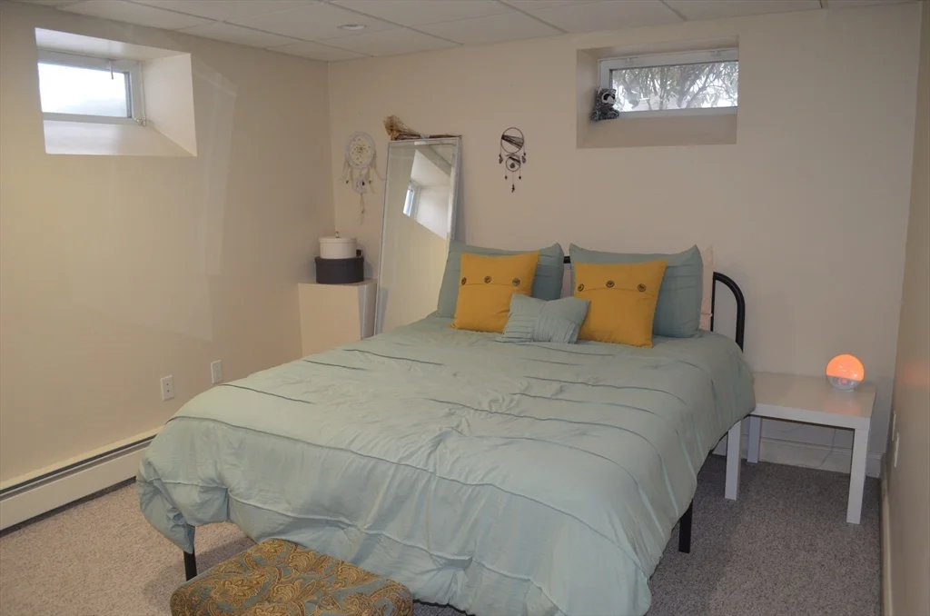 3 bed, 2 bath apartment for rent at 10 Berwick Rd, Lexington — photo 16 of 19