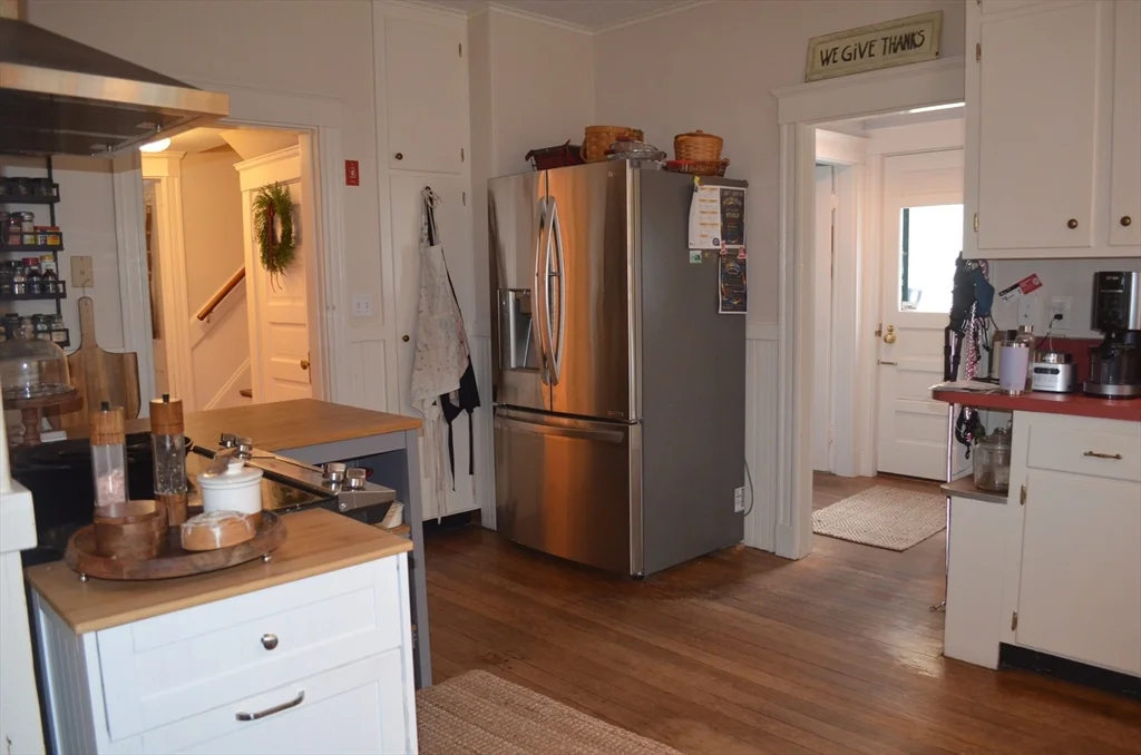 3 bed, 2 bath apartment for rent at 10 Berwick Rd, Lexington — photo 4 of 19