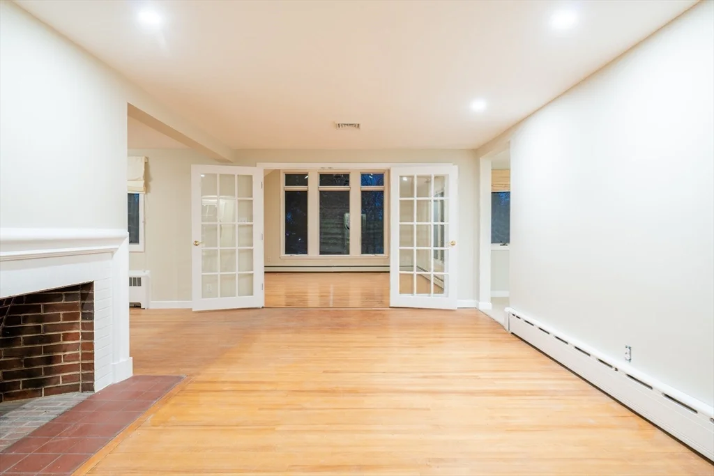 2 bed, 1 bath apartment for rent at 10 Beverly Rd, Arlington — photo 13 of 25