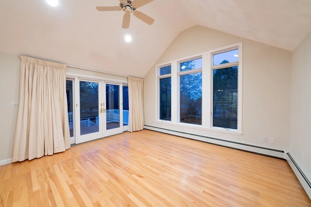 2 bed, 1 bath apartment for rent at 10 Beverly Rd, Arlington — photo 3 of 25