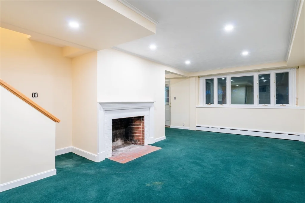 2 bed, 1 bath apartment for rent at 10 Beverly Rd, Arlington — photo 19 of 25