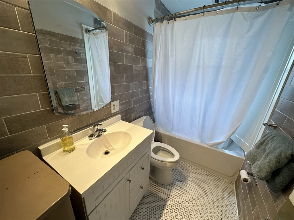 2 bed, 1 bath apartment for rent at 10 Bonwood St Unit 10, Newtonville — photo 5 of 8