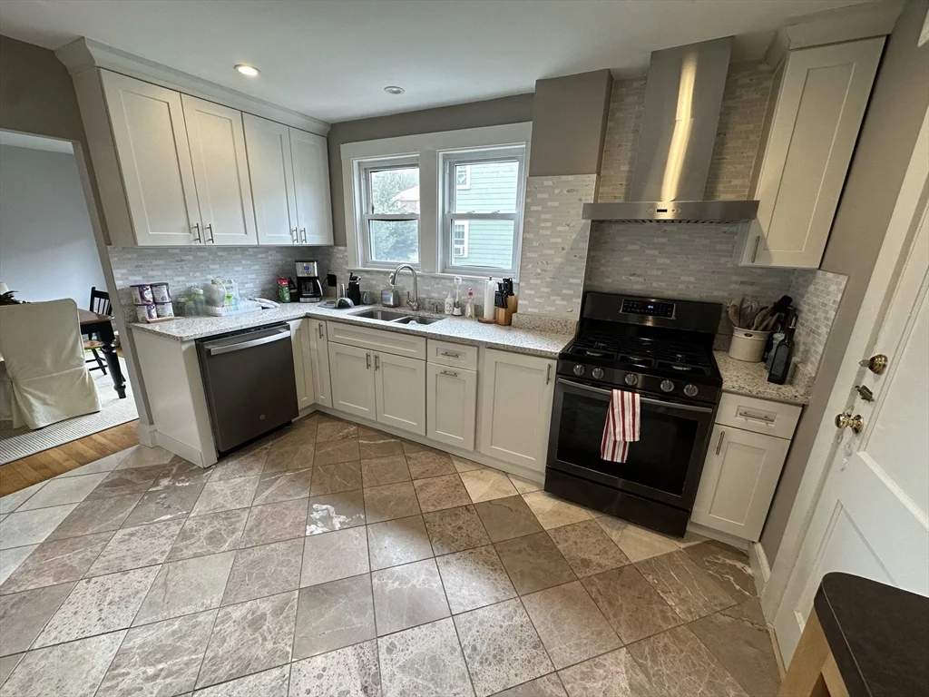 2 bed, 1 bath apartment for rent at 10 Bonwood St Unit 10, Newtonville — photo 3 of 8