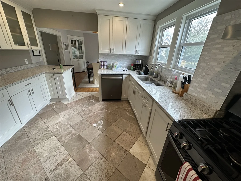 2 bed, 1 bath apartment for rent at 10 Bonwood St Unit 10, Newtonville — photo 4 of 8