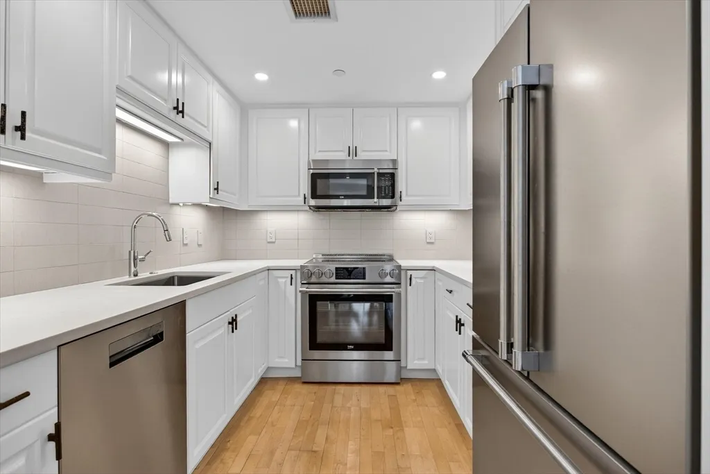 1 bed, 1 bath apartment for rent at 10 Bowdoin St Unit 10 Bowdoin St #202, Boston, MA 02114, Dorchester — photo 1 of 10
