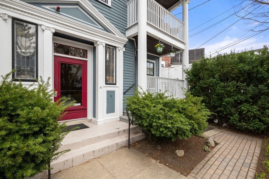 2 bed, 1 bath apartment for rent at 10 Bowdoin St Unit 2, Neighborhood Nine — photo 2 of 22