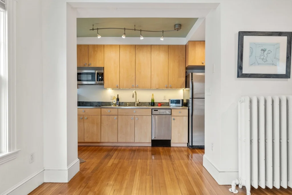 2 bed, 1 bath apartment for rent at 10 Bowdoin St Unit 2, Neighborhood Nine — photo 9 of 22
