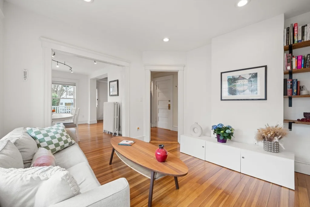 2 bed, 1 bath apartment for rent at 10 Bowdoin St Unit 2, Neighborhood Nine — photo 3 of 22