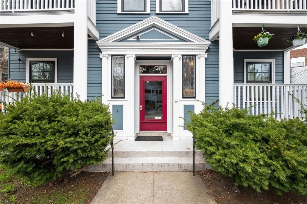 2 bed, 1 bath apartment for rent at 10 Bowdoin St Unit 2, Neighborhood Nine — photo 1 of 22