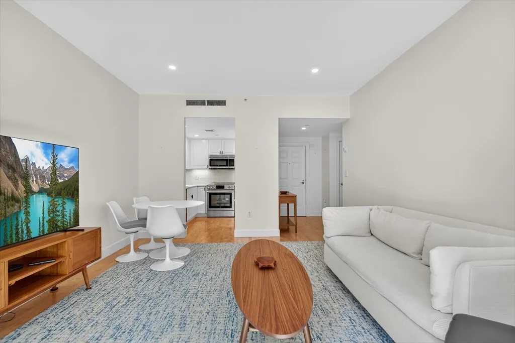 1 bed, 1 bath apartment for rent at 10 Bowdoin St Unit 202, Beacon Hill — photo 7 of 14