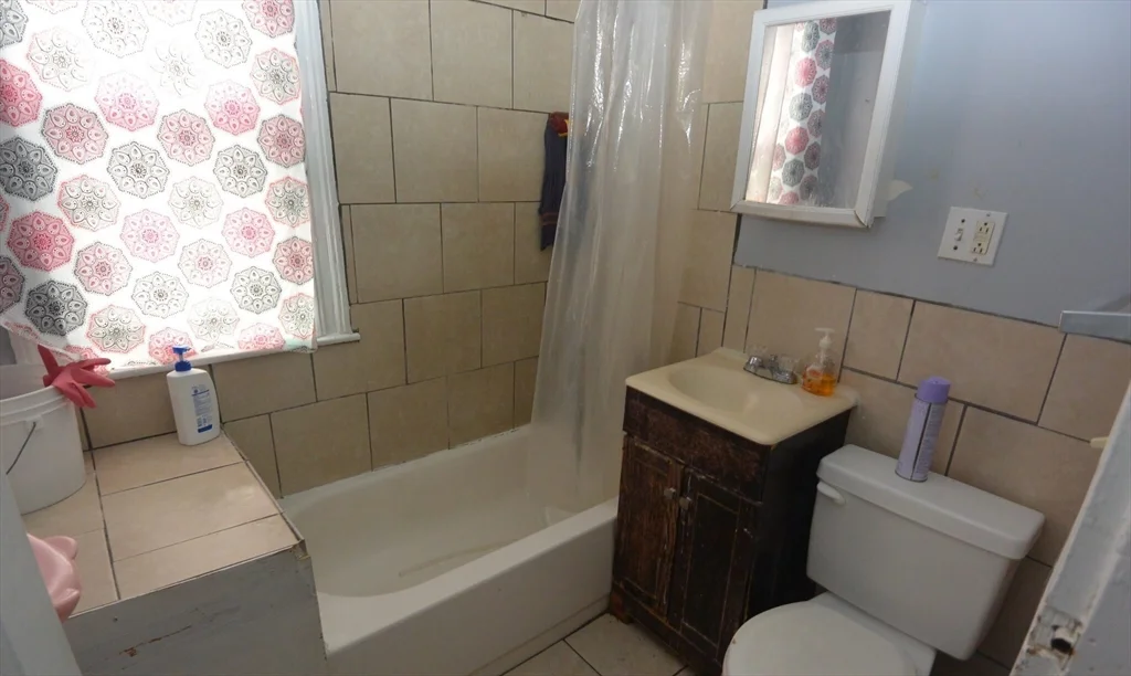 3 bed, 1 bath apartment for rent at 10 Brackett St Unit 2, Brighton — photo 3 of 6
