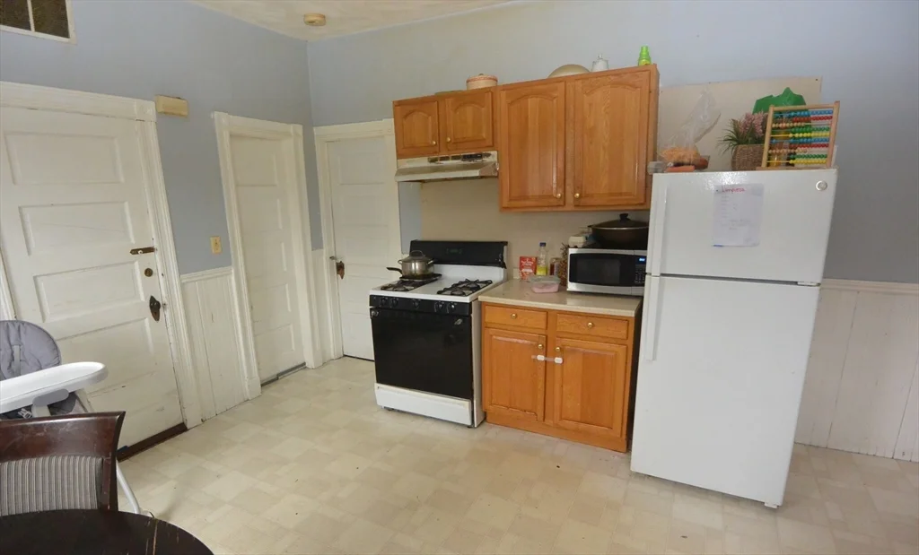 3 bed, 1 bath apartment for rent at 10 Brackett St Unit 2, Brighton — photo 5 of 6
