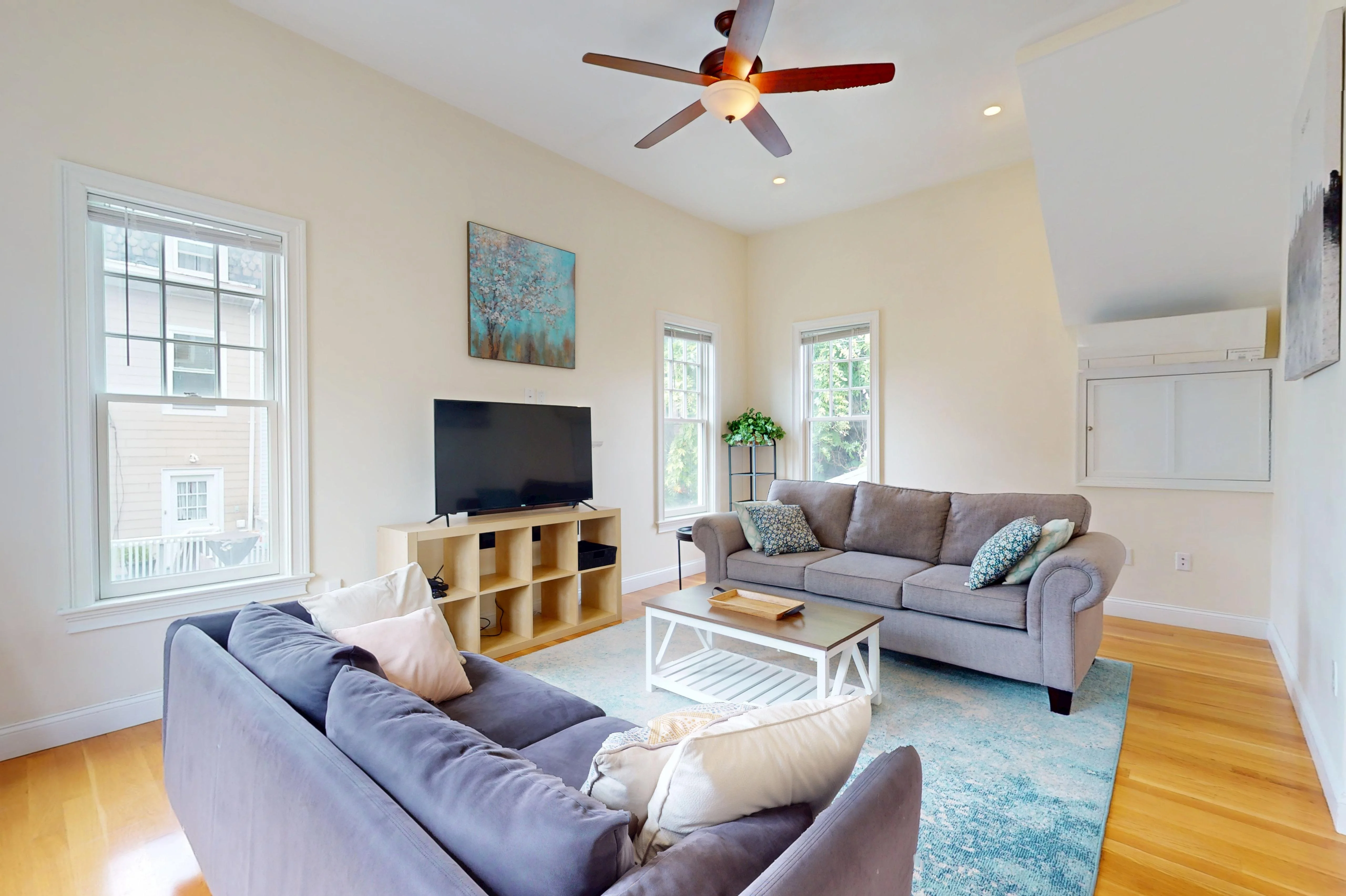 4 bed, 2.5 bath apartment for rent at 10 Bradbury St Unit 10, Allston — photo 2 of 28