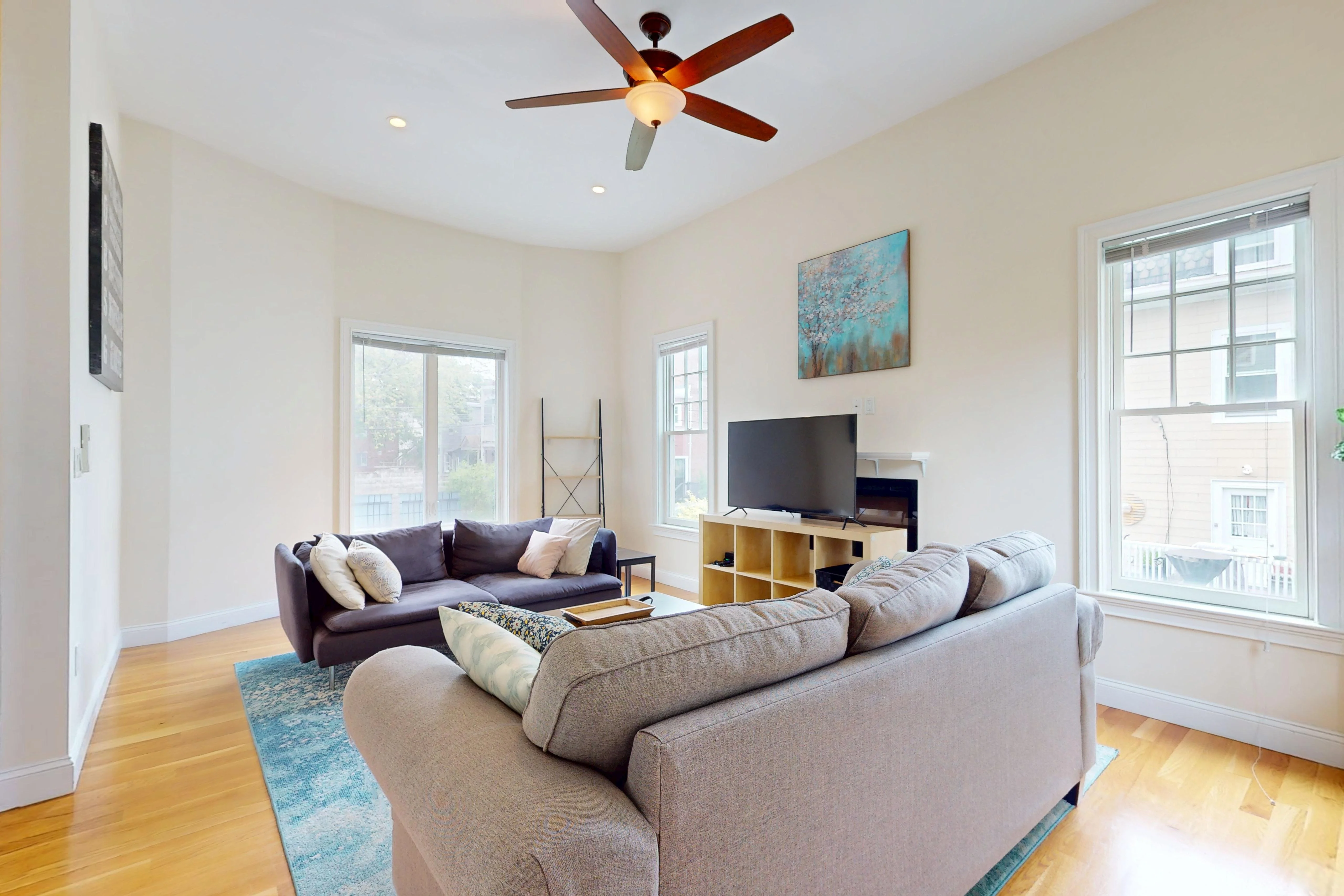 4 bed, 2.5 bath apartment for rent at 10 Bradbury St Unit 10, Allston — photo 3 of 28