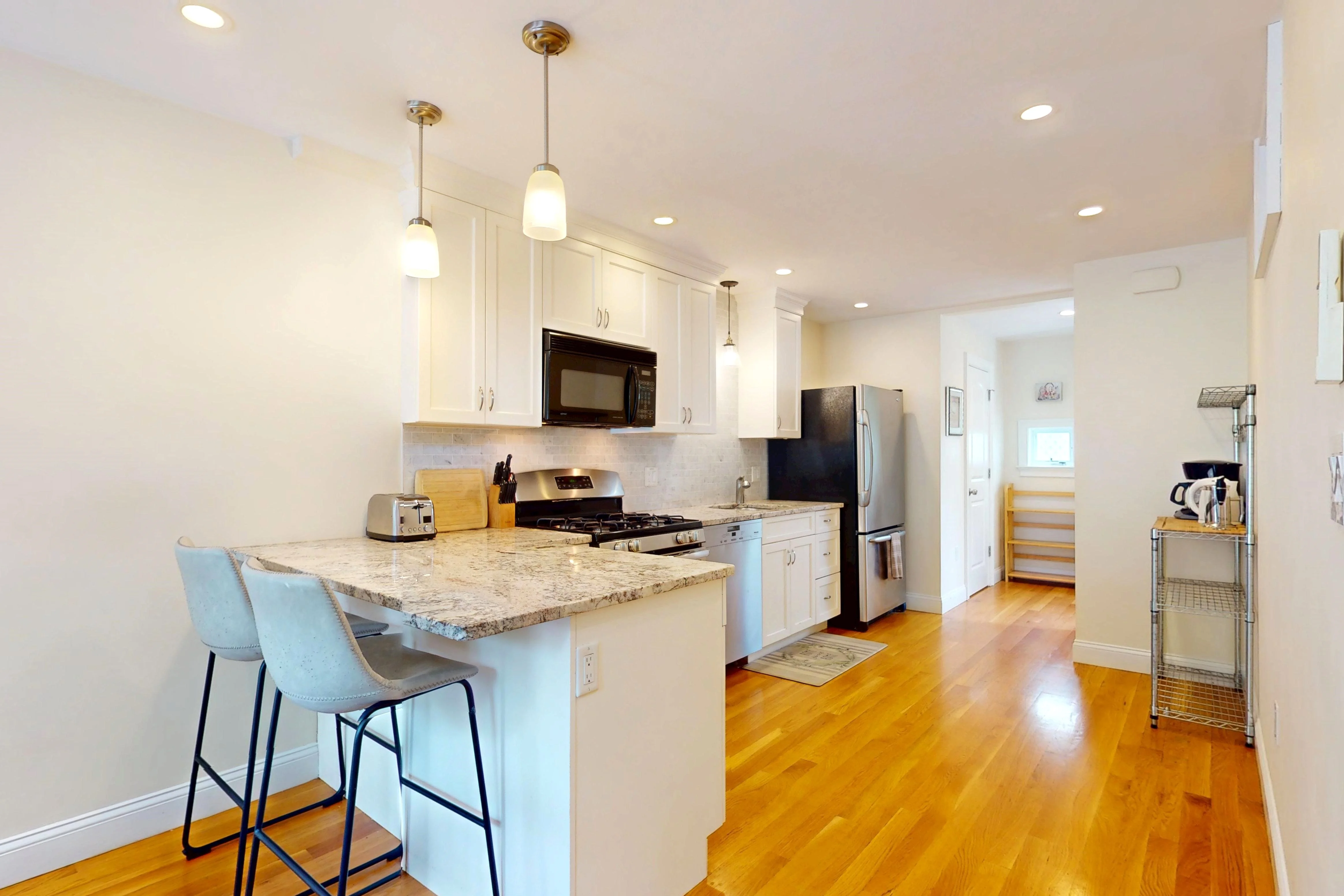 4 bed, 2.5 bath apartment for rent at 10 Bradbury St Unit 10, Allston — photo 8 of 28