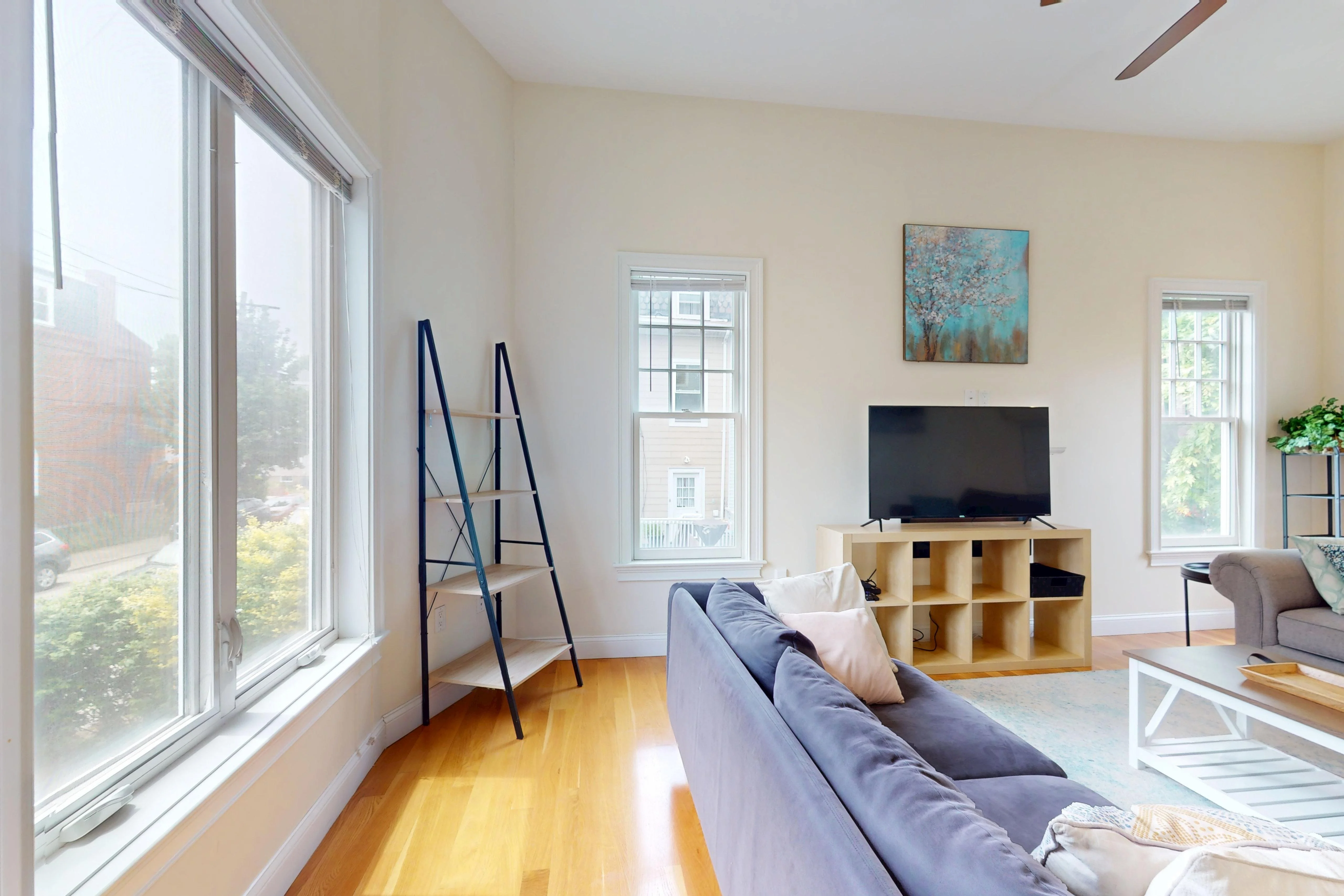 4 bed, 2.5 bath apartment for rent at 10 Bradbury St Unit 10, Allston — photo 4 of 28