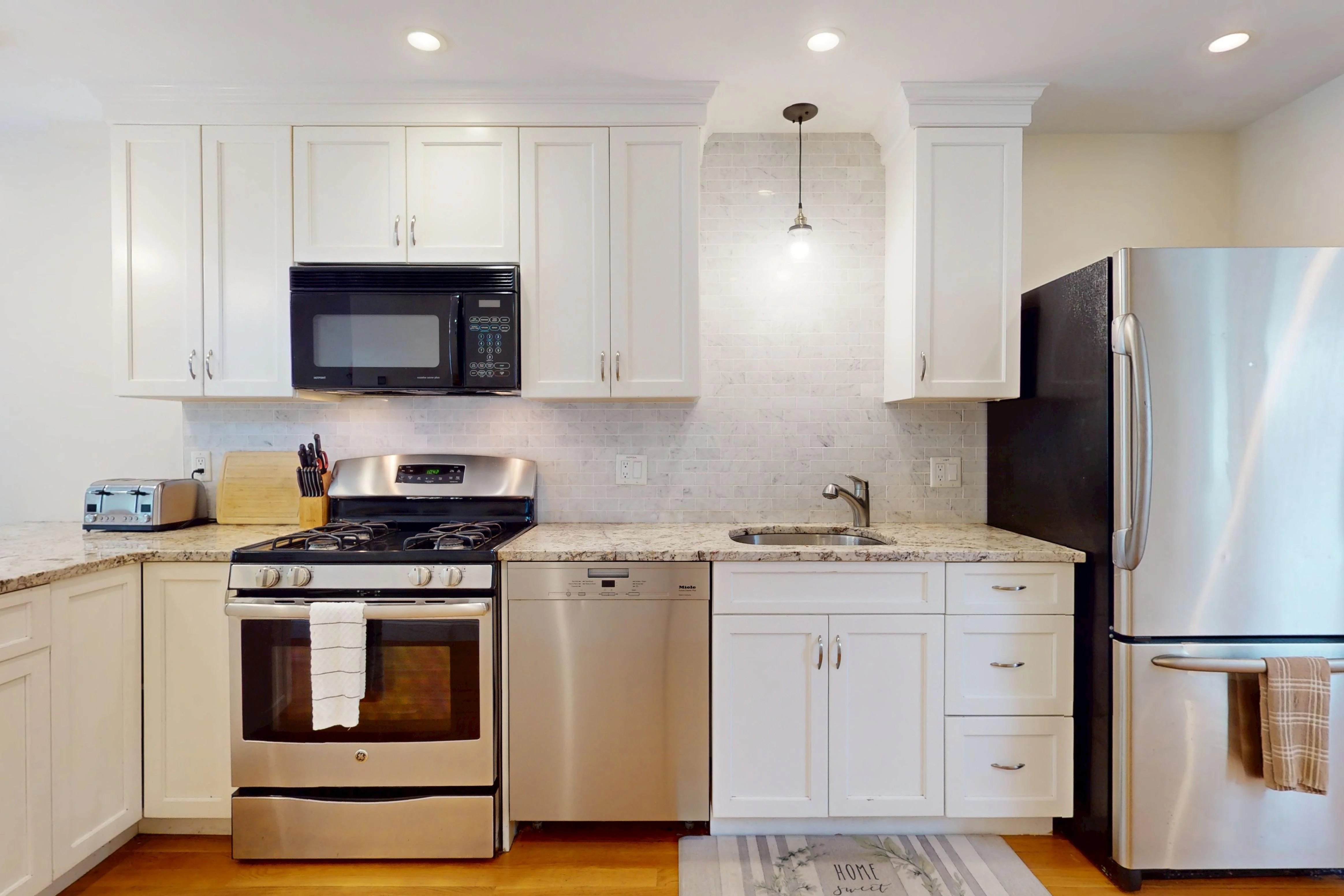 4 bed, 2.5 bath apartment for rent at 10 Bradbury St Unit 10, Allston — photo 7 of 28