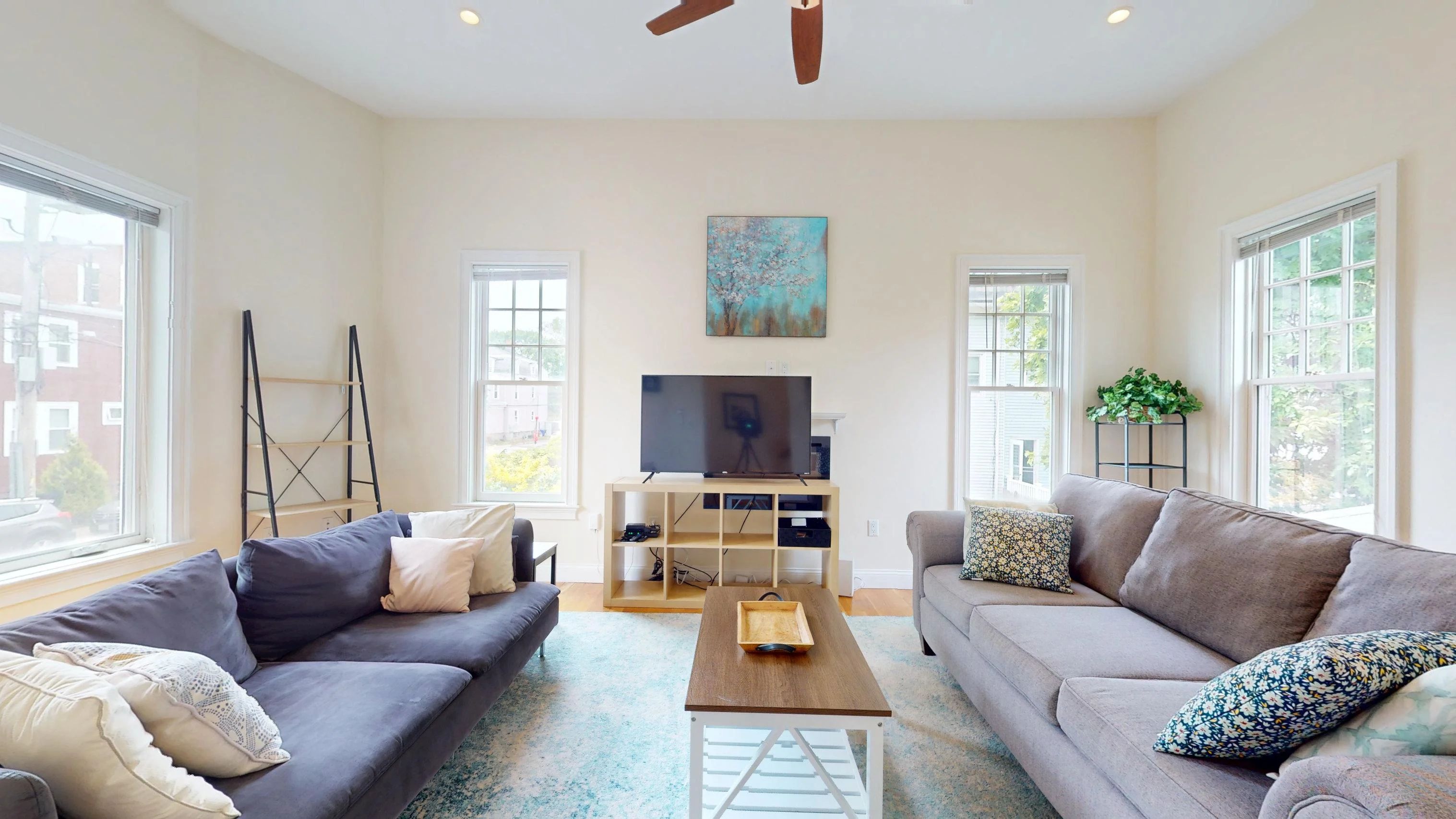 4 bed, 2.5 bath apartment for rent at 10 Bradbury St Unit 10, Allston — photo 5 of 28