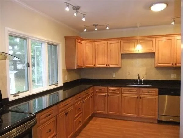 2 bed, 1 bath apartment for rent at 10 Bradford St Unit 1, Quincy — photo 3 of 23