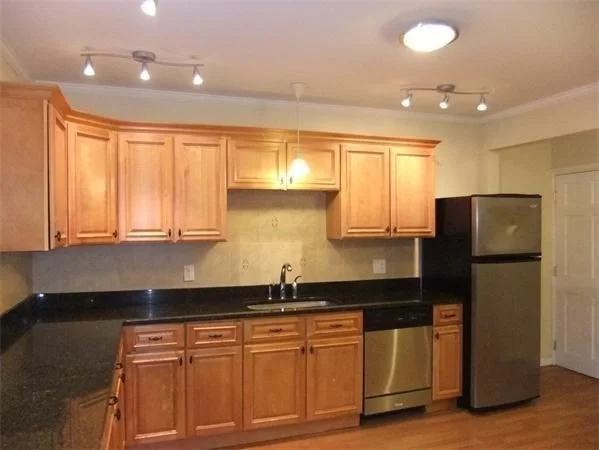 2 bed, 1 bath apartment for rent at 10 Bradford St Unit 1, Quincy — photo 4 of 23