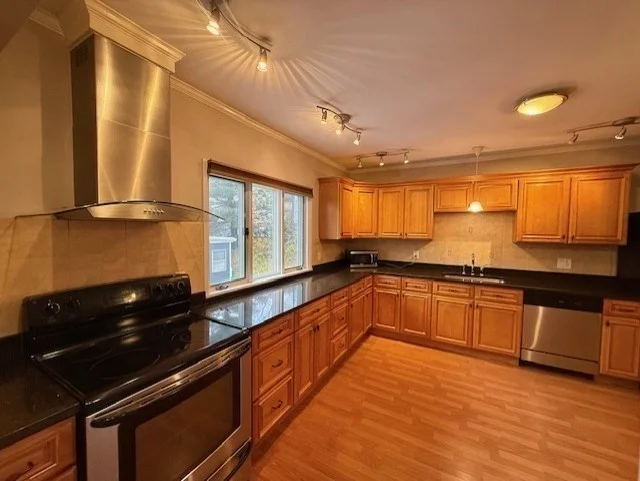 2 bed, 1 bath apartment for rent at 10 Bradford St Unit 1, Quincy — photo 2 of 23