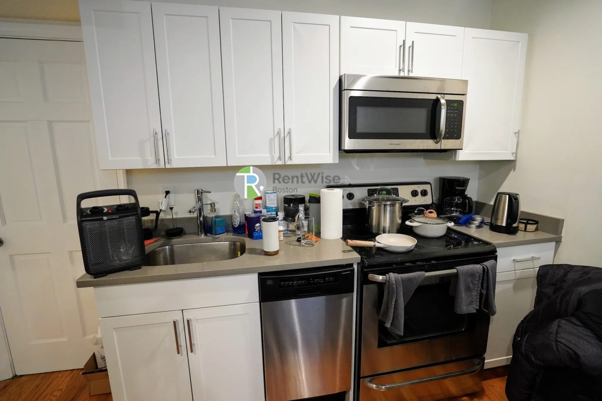 Studio bed, 1 bath apartment for rent at 10 Brainerd Rd Unit 17, Allston — photo 6 of 15