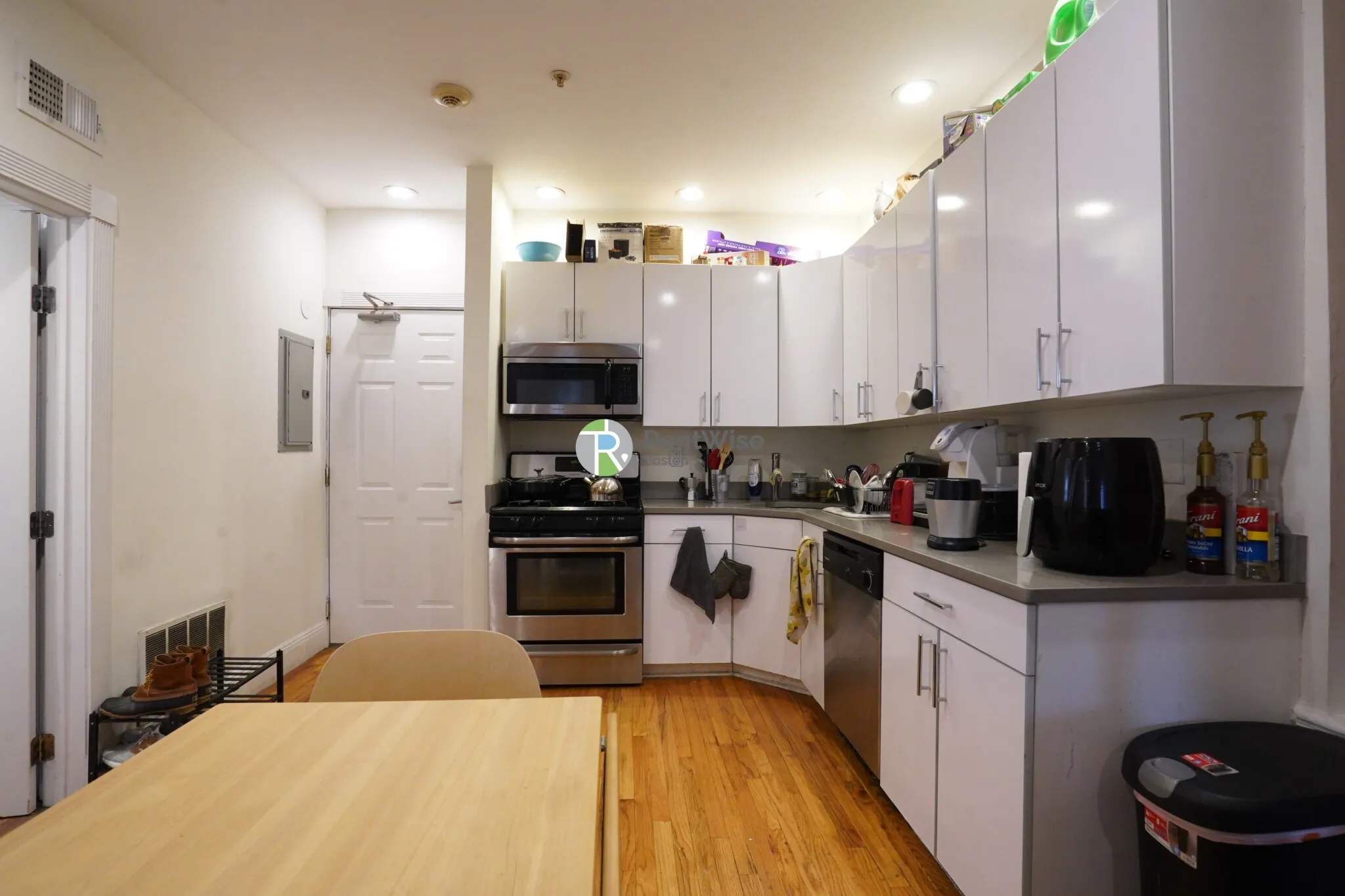 3 bed, 2 bath apartment for rent at 10 Brainerd Rd Unit 38, Allston — photo 6 of 24