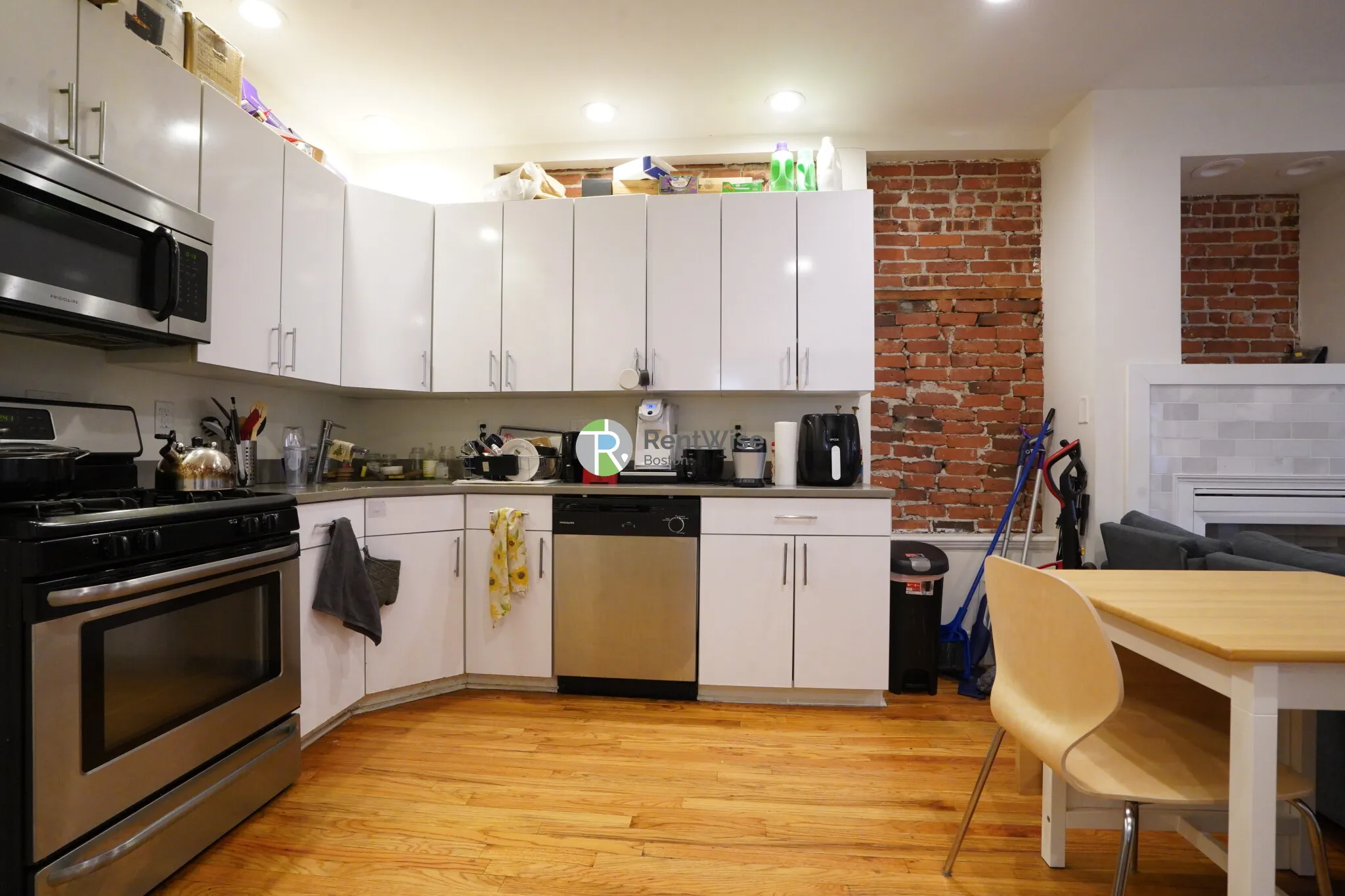 3 bed, 2 bath apartment for rent at 10 Brainerd Rd Unit 38, Allston — photo 2 of 24