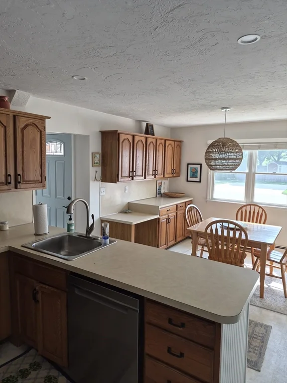 4 bed, 2 bath apartment for rent at 10 Breakwater Ct Unit 10, Marshfield — photo 12 of 16