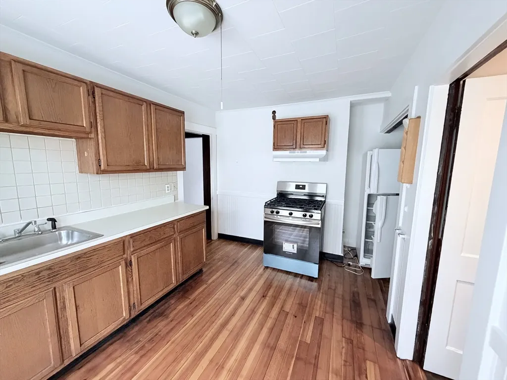 2 bed, 1 bath apartment for rent at 10 Breck Unit U2, Milton — photo 6 of 8