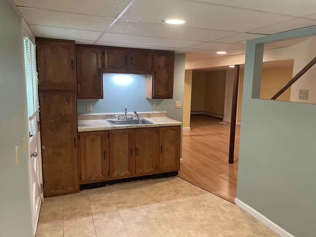 4 bed, 2 bath apartment for rent at 10 Brenan St, Holyoke — photo 14 of 17