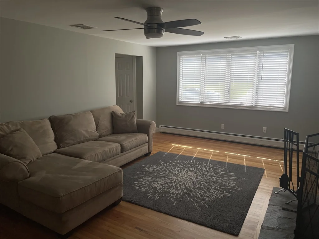 4 bed, 2 bath apartment for rent at 10 Brenan St, Holyoke — photo 5 of 17