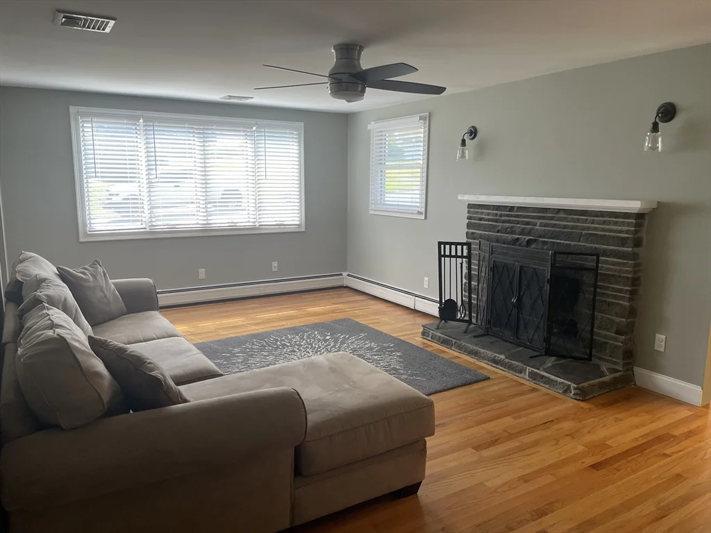 4 bed, 2 bath apartment for rent at 10 Brenan St, Holyoke — photo 6 of 17