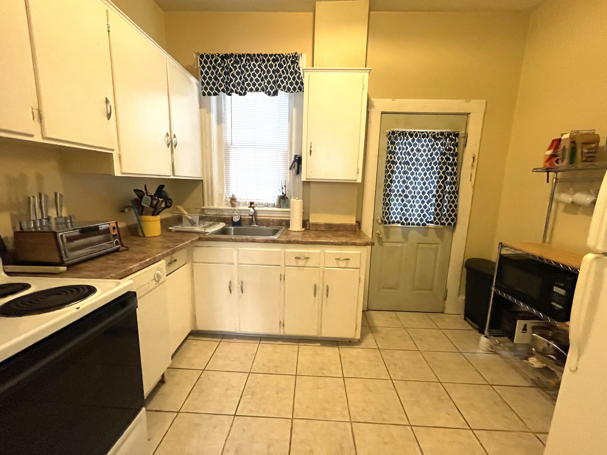 2 bed, 1 bath apartment for rent at 10 Browne St Unit 2, Brookline — photo 7 of 9